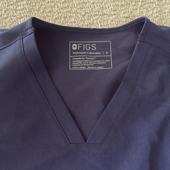 Figs Technical Collection Women Small Scrubs  Blue Pockets V Neck - Picture 3 of 4